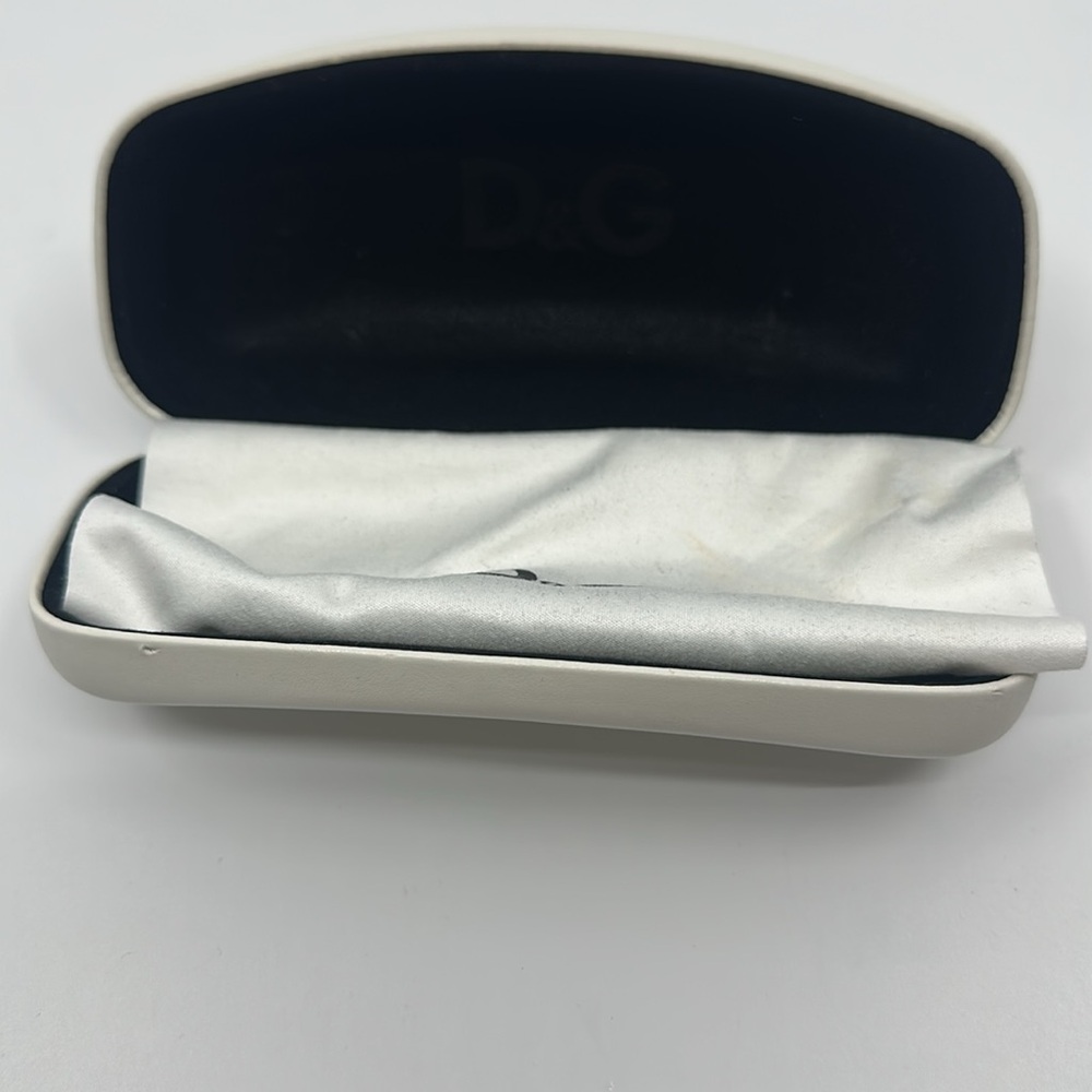 D&G White Eye/ Sunglass Case with Cloth - Picture 4 of 6